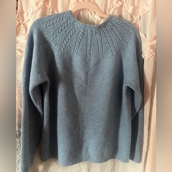 Vintage Pendleton Women's Heather Blue Cable Knit Sweater. 100% lambs wool. - Picture 5 of 5